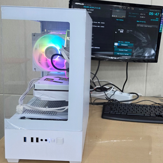 피씨스토어 화이트 게이밍PC 인텔 i5-14400F RTX5050 (16GB, M.2 500GB)