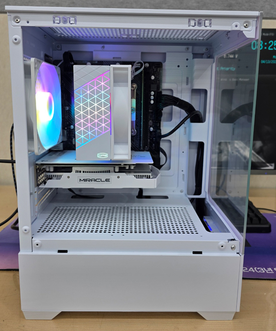 일사천리 화이트 게이밍PC i5 14400F RTX 3050 (16GB, M.2 500GB)