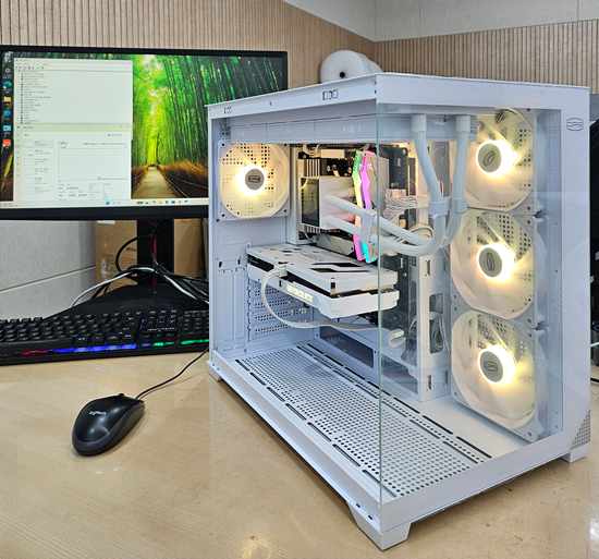 화이트 감성 어항 PC 라이젠5 7500F RTX5060 (32GB, M.2 500GB)