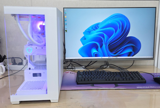 하이엔드 PC 라이젠7 7800X3D RTX5070 (32GB, M.2 1TB)