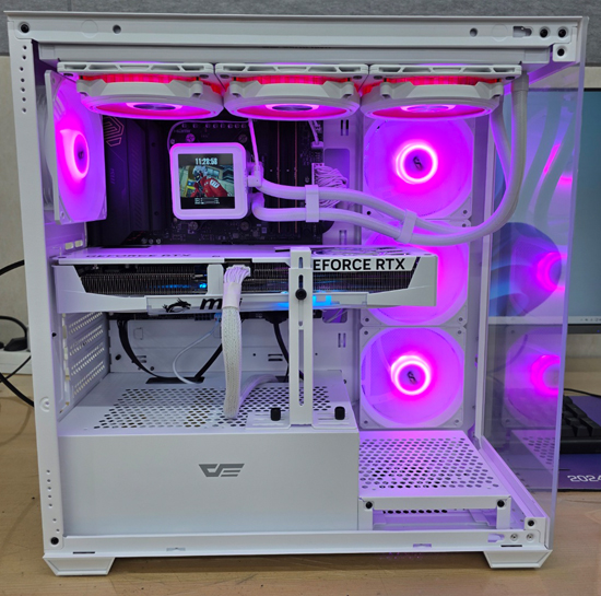 하이엔드 PC 라이젠7 7800X3D RTX5070 (32GB, M.2 1TB)