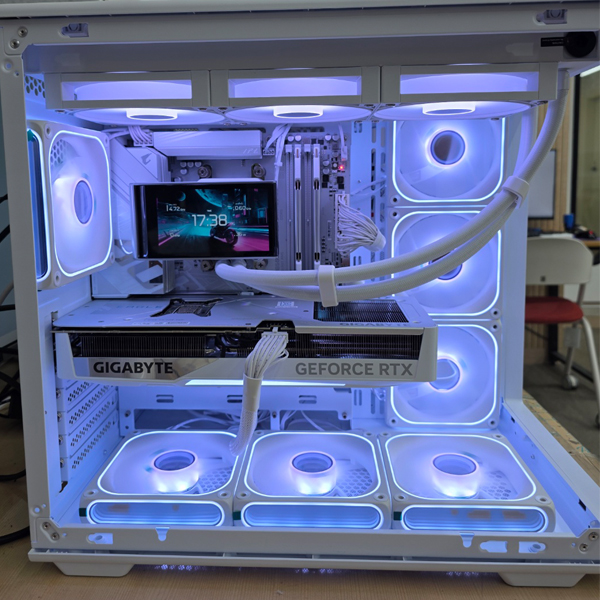 어항 PC 라이젠7 7800X3D RTX5070TI (32G, M.2 1TB)