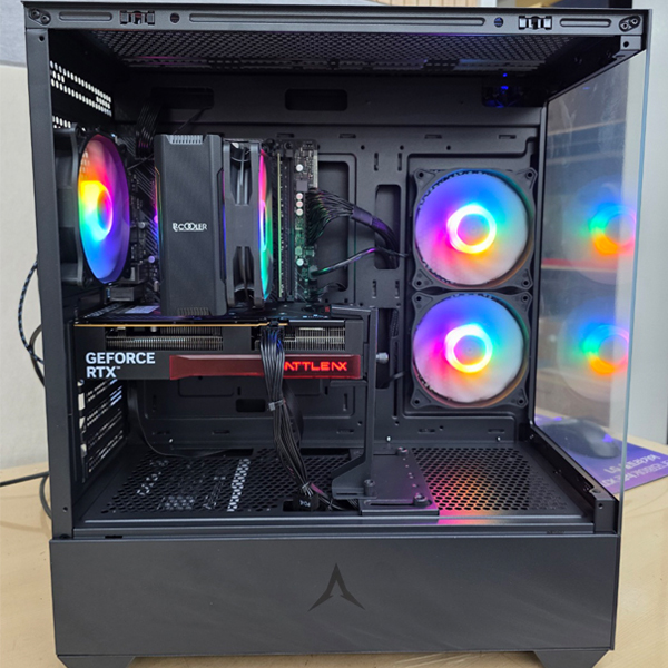화이트 게이밍PC 인텔 i5-14400F RTX5050 (16GB, M.2 500GB)