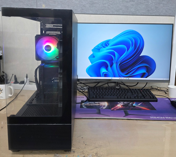 화이트 게이밍PC 인텔 i5-14400F RTX5050 (16GB, M.2 500GB)