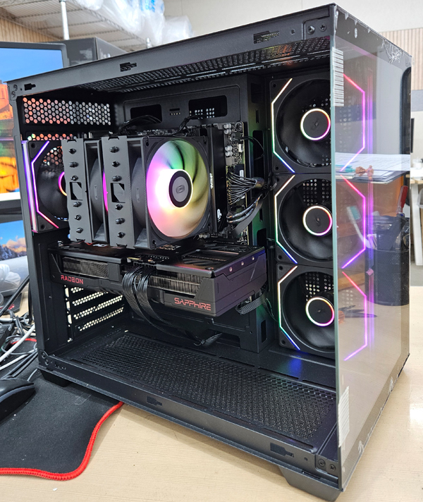 피씨스토어 AMD 7500X3D RX 9070 GRE (32GB, M.2 1TB)